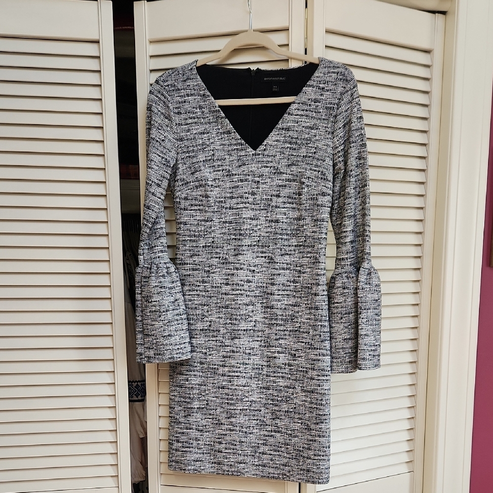 Banana Republic Blacj and White Sheath Dress with Bell Sleeves Fully Lined